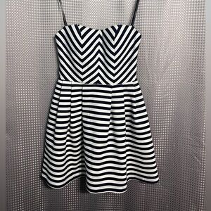 Forever 21 Black & White Strapless Mini Dress Juniors Small